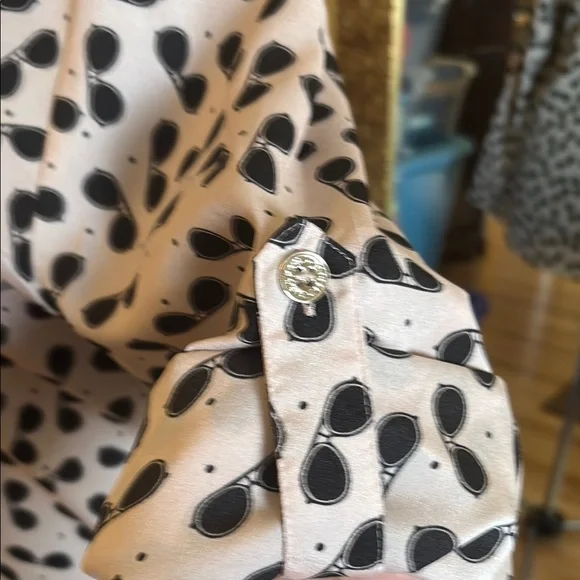 Print Button-Up Blouse - Picture 3 of 6